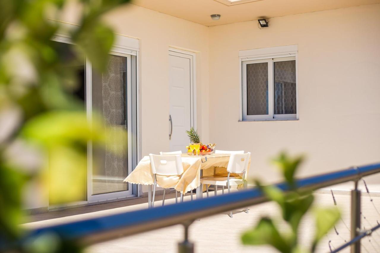 Ferienhaus Anthony In South Rhodes-plimmiri *